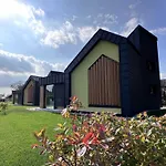 Elegant Warm Bliss Hideaway Escape - With Hot-tub