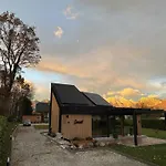 Elegant Warm Bliss Hideaway Escape - With Hot-tub Holiday home