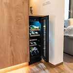 Elegant Warm Bliss Hideaway Escape - With Hot-tub Holiday home Sencur