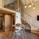 Elegant Warm Bliss Hideaway Escape - With Hot-tub Sencur