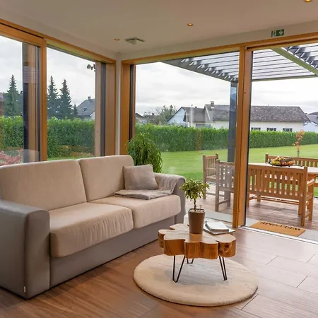 Elegant Warm Bliss Hideaway Escape - With Hot-tub *