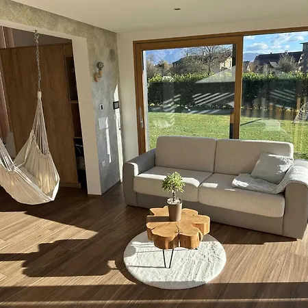 Elegant Warm Bliss Hideaway Escape - With Hot-tub