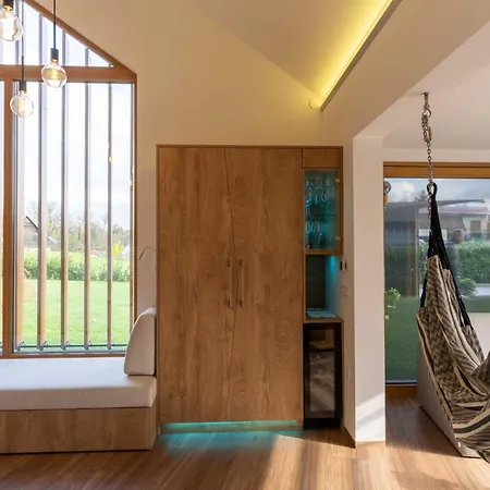 Elegant Warm Bliss Hideaway Escape - With Hot-tub *