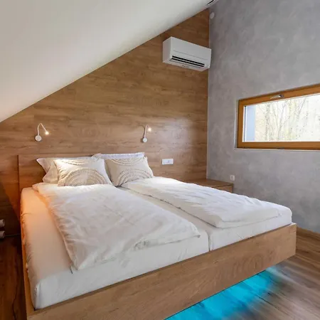 Elegant Warm Bliss Hideaway Escape - With Hot-tub * Šenčur