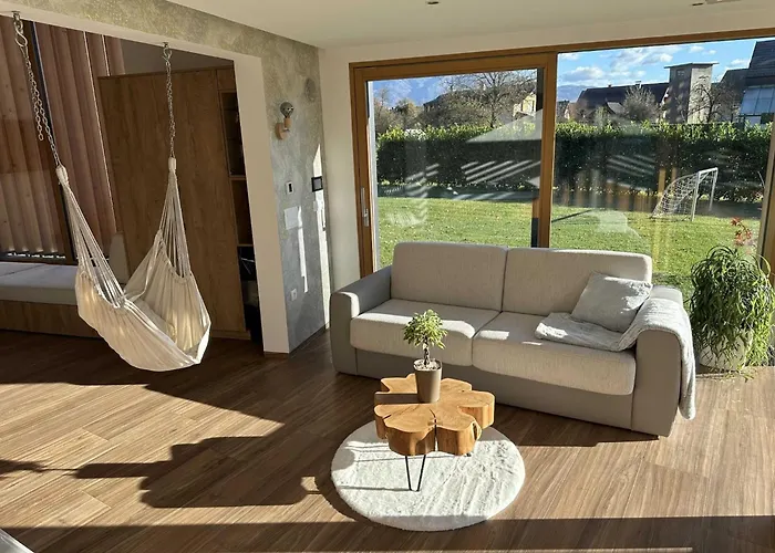 Elegant Warm Bliss Hideaway Escape - With Hot-tub