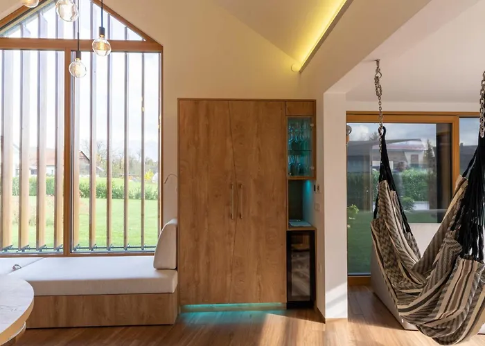 Elegant Warm Bliss Hideaway Escape - With Hot-tub *