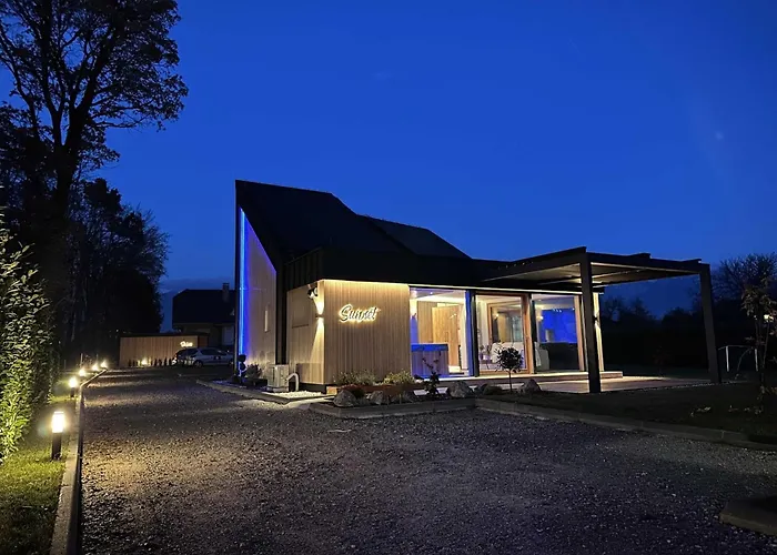 Elegant Warm Bliss Hideaway Escape - With Hot-tub Šenčur