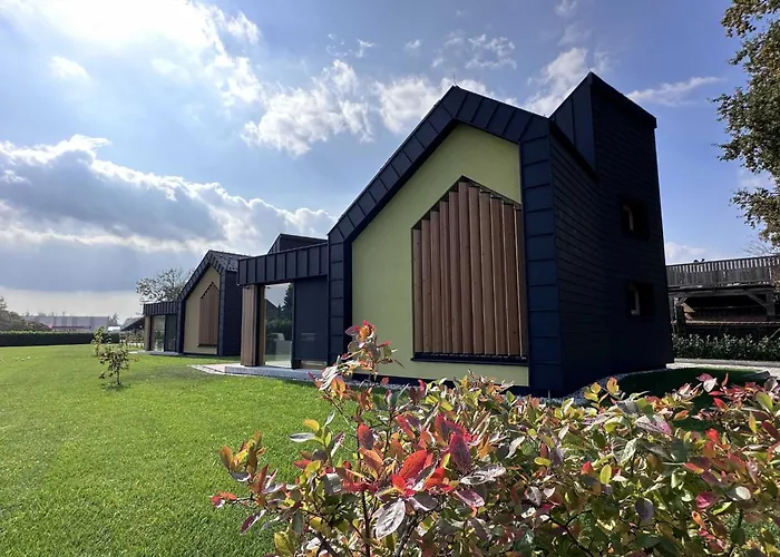 Elegant Warm Bliss Hideaway Escape - With Hot-tub