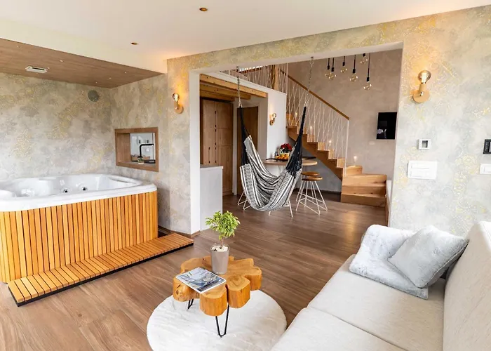 Elegant Warm Bliss Hideaway Escape - With Hot-tub