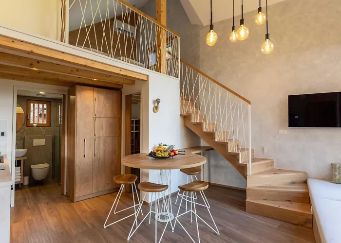 Elegant Warm Bliss Hideaway Escape - With Hot-tub Šenčur